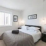 Luxury 2-Bed Flat Parking And Close To The Tube