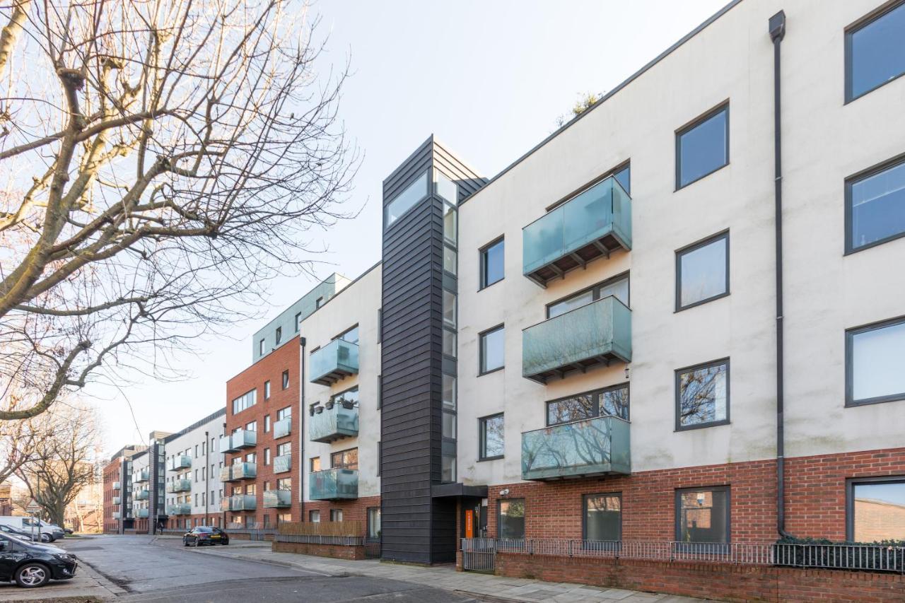Luxury 2-bed Flat Parking And Close To The Tube Apartamento *